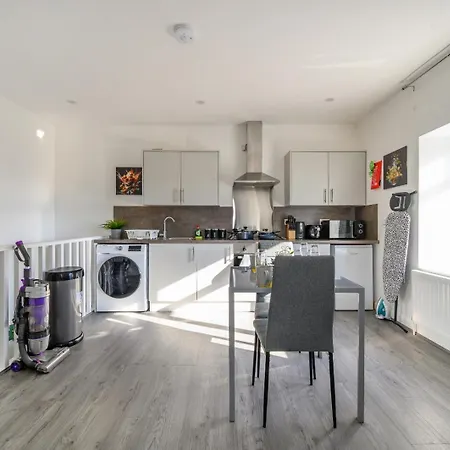 Daire 11f2 Captivating & Luxurious Bradford (West Yorkshire)