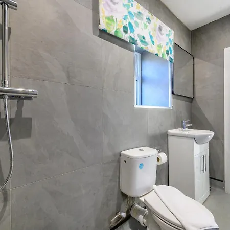 11f2 Captivating & Luxurious *