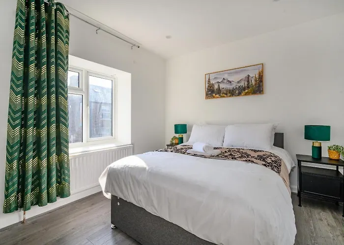 11f2 Captivating & Luxurious Lejlighed